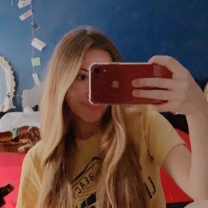 Meet your Posher, Andrea